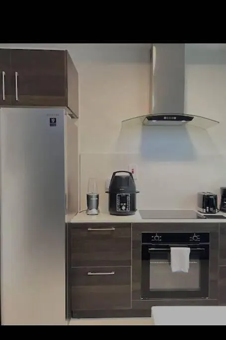 Parkhurst Lux Condo Near Devon House كينغستون شقة