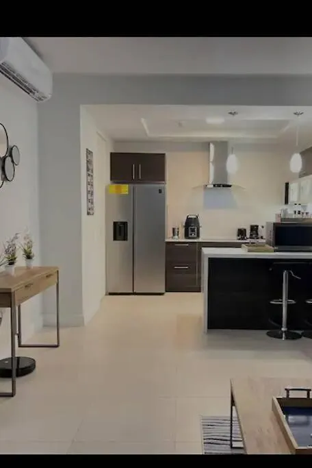 Parkhurst Lux Condo Near Devon House كينغستون شقة